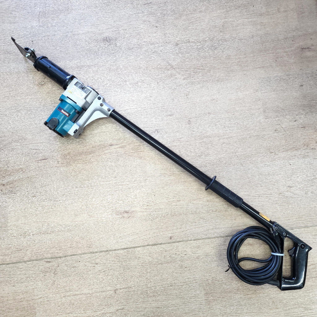 状態良好!マキタ 電動ケレン HK1800L 入荷