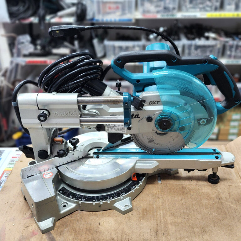 マキタのスライドマルノコ LS0613FL、LEDライト・レーザー搭載で正確な切断が可能な人気モデルです。コンパクトで現場設置も容易。リサイクルCube倉敷水江店での買取実績があります。