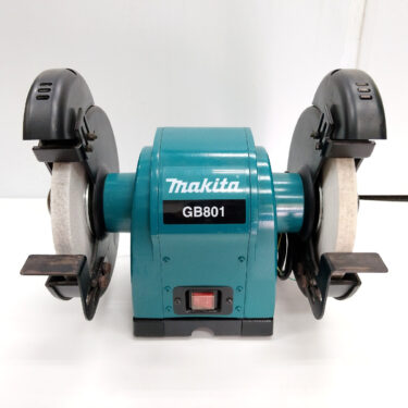 マキタ 卓上グラインダー GB801（100V）、据置タイプで安定した研削が可能な定番モデルです。動作良好。リサイクルCube倉敷水江店での買取実績があります。