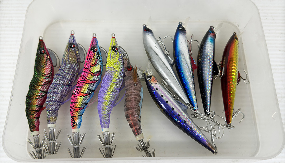 倉敷市黒崎のお客様からまとめてお売りいただいたエギとミノー系ルアー